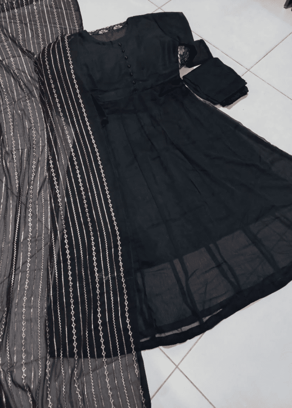 Long Kali Maxi With Full Embroidered Dupatta